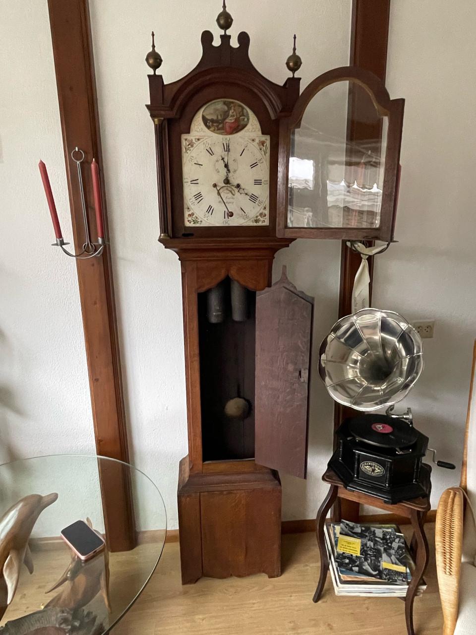 Antieke engelse gotische staande klok - begin 19e eeuw