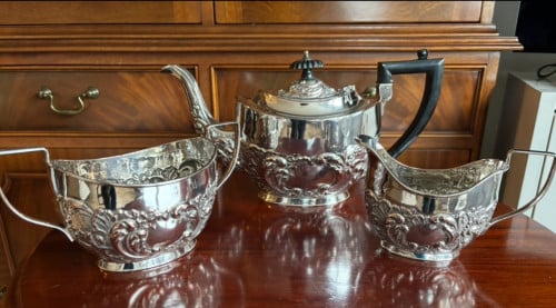 “DE MONTFORT”  VERZILVERD KOFFIE/THEE SERVIES