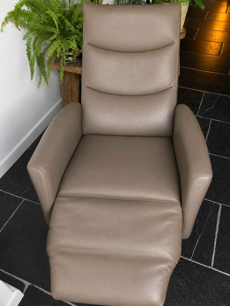 Mooie elektrisch bedienbare relax fauteuil, taupe
