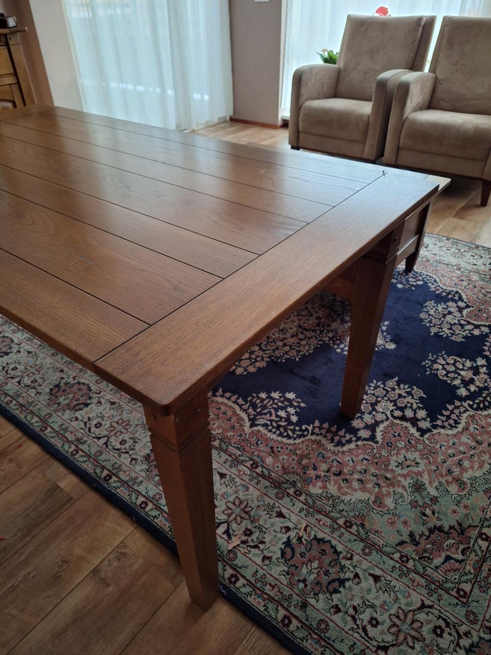 Set woonkamermeubelen  kast, tafelen stoelen eettafel en vitrine kast