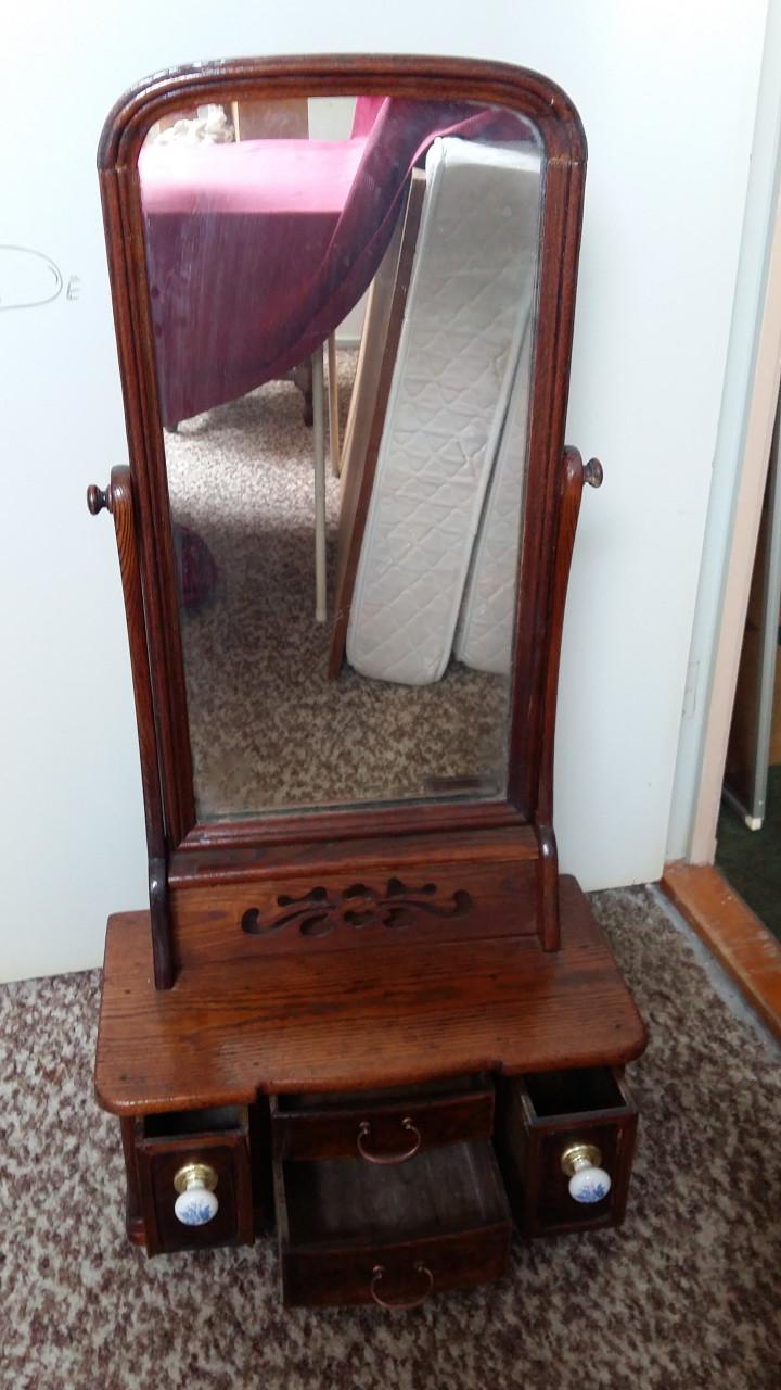 Fraaie kaptafel met kantelbare spiegel