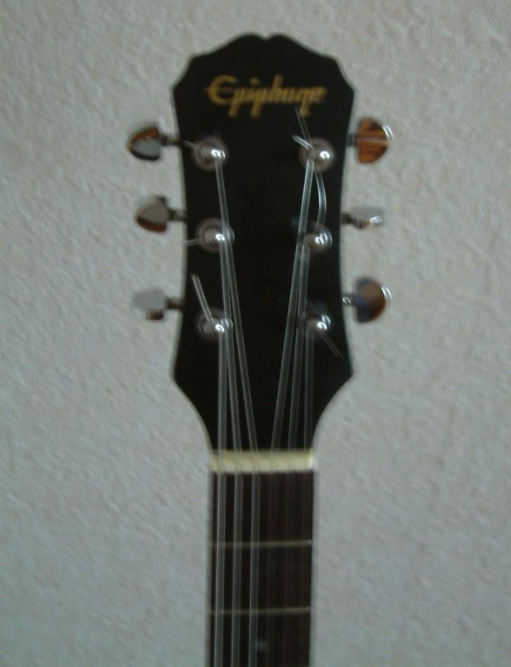 Epiphone  western met  de bij  behorende  koffer van epiphone   175 euro