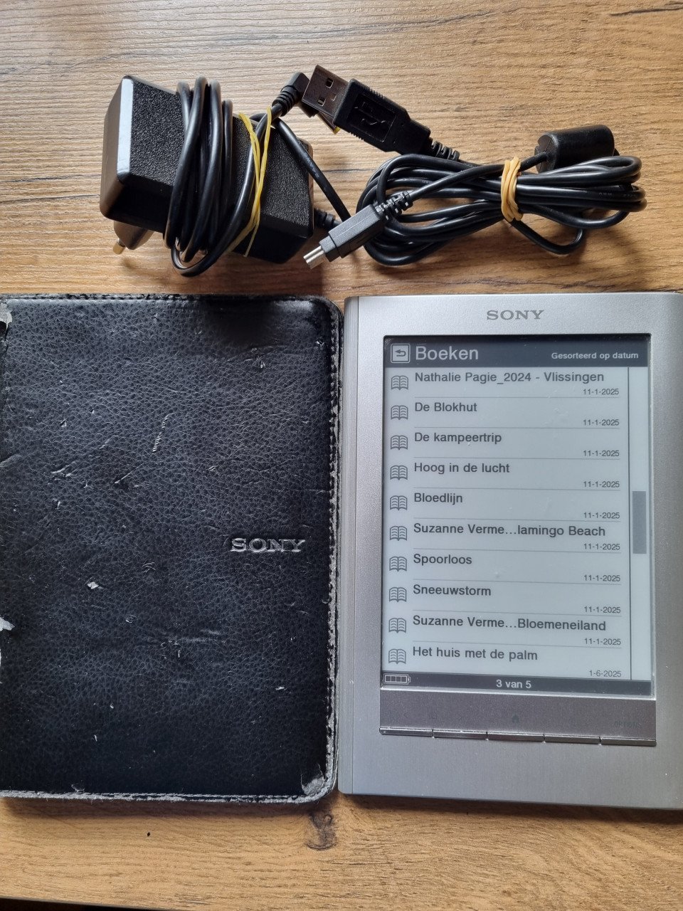 Sony E-reader PRS-600 inclusief oplader, hoes en veel boeken