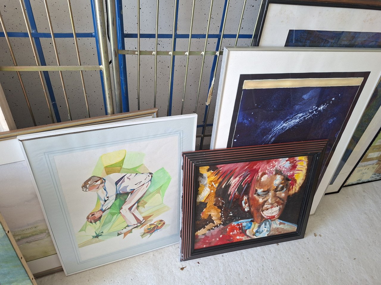Unieke verkoop van ca 90 schilderijen (gemiddeld nog geen 5 euro per stuk)