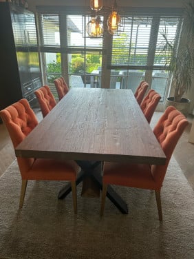 Zeer nette eettafel met 6 stoelen