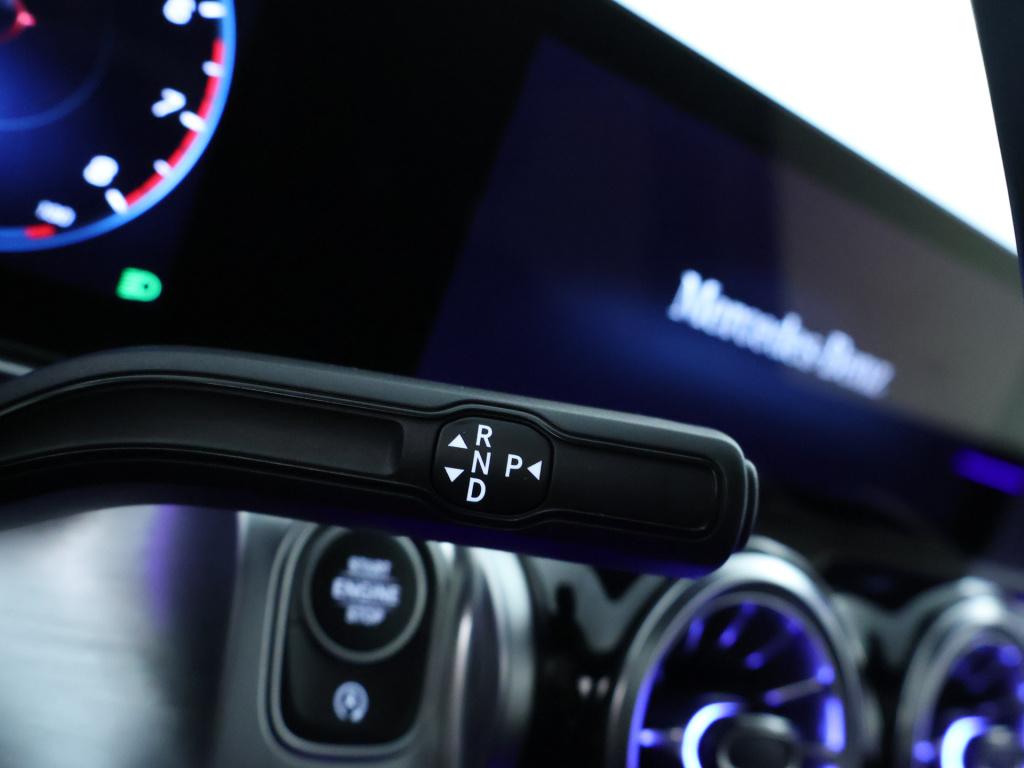 Mercedes-Benz Glb 200 amg line | panoramadak | trekhaak | cruise control | 