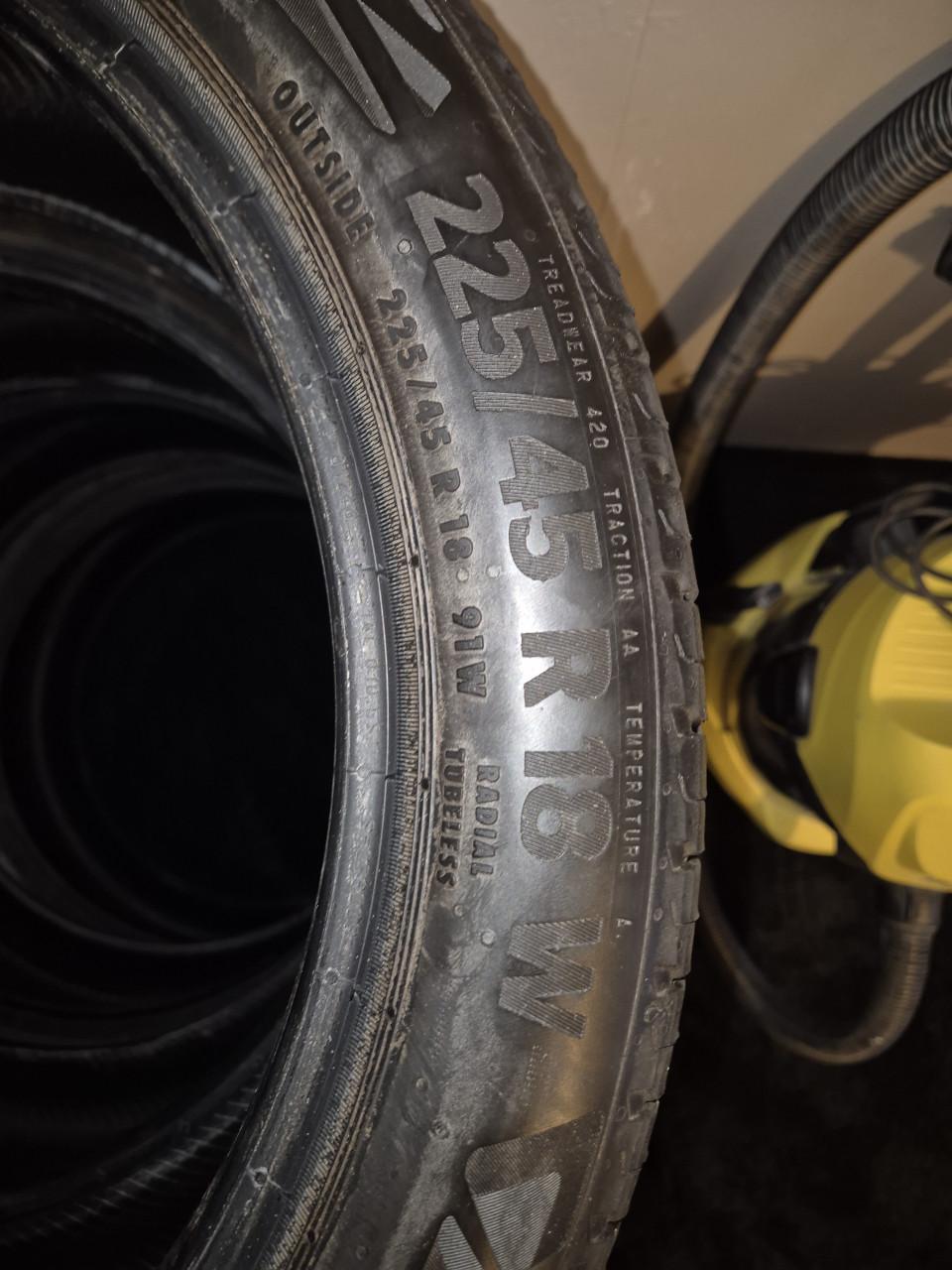 Set Continental Zomerbanden 225/45/R18 MO