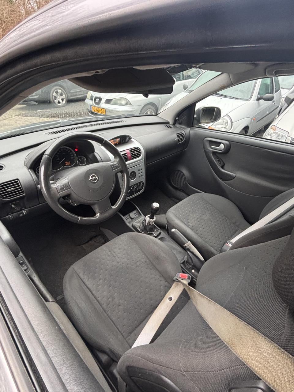 Opel corsa voljaar apk!