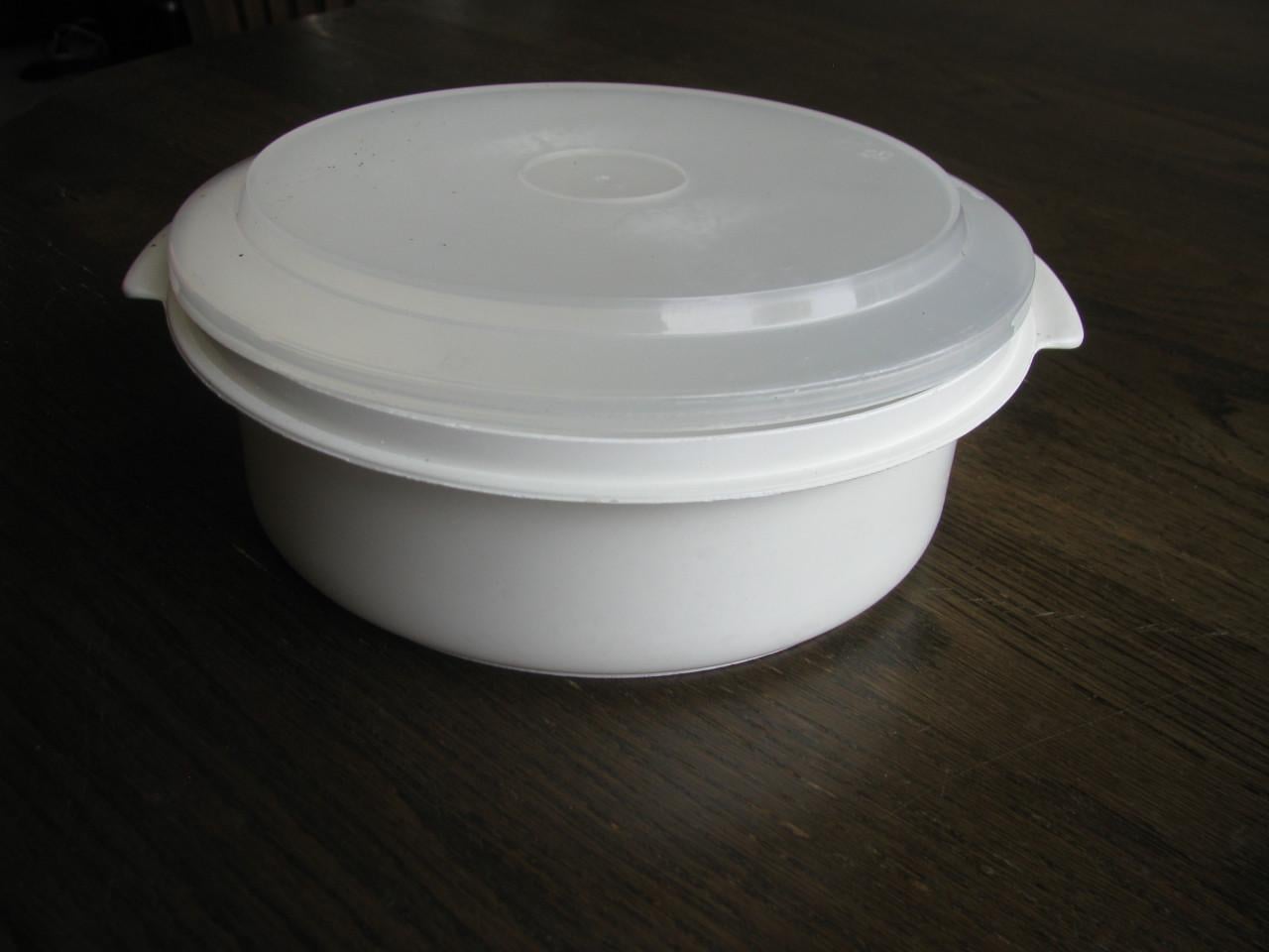 Opbergdozen, ook van Tupperware.