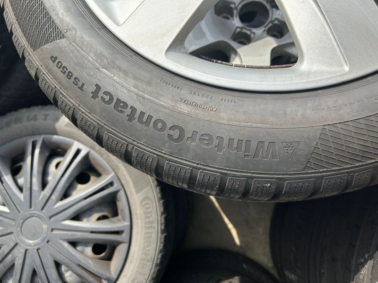 AUDI 6 SPAAKS ALUMINIUM VELGEN 17'' MET CONTINENTAL WINTER BANDEN