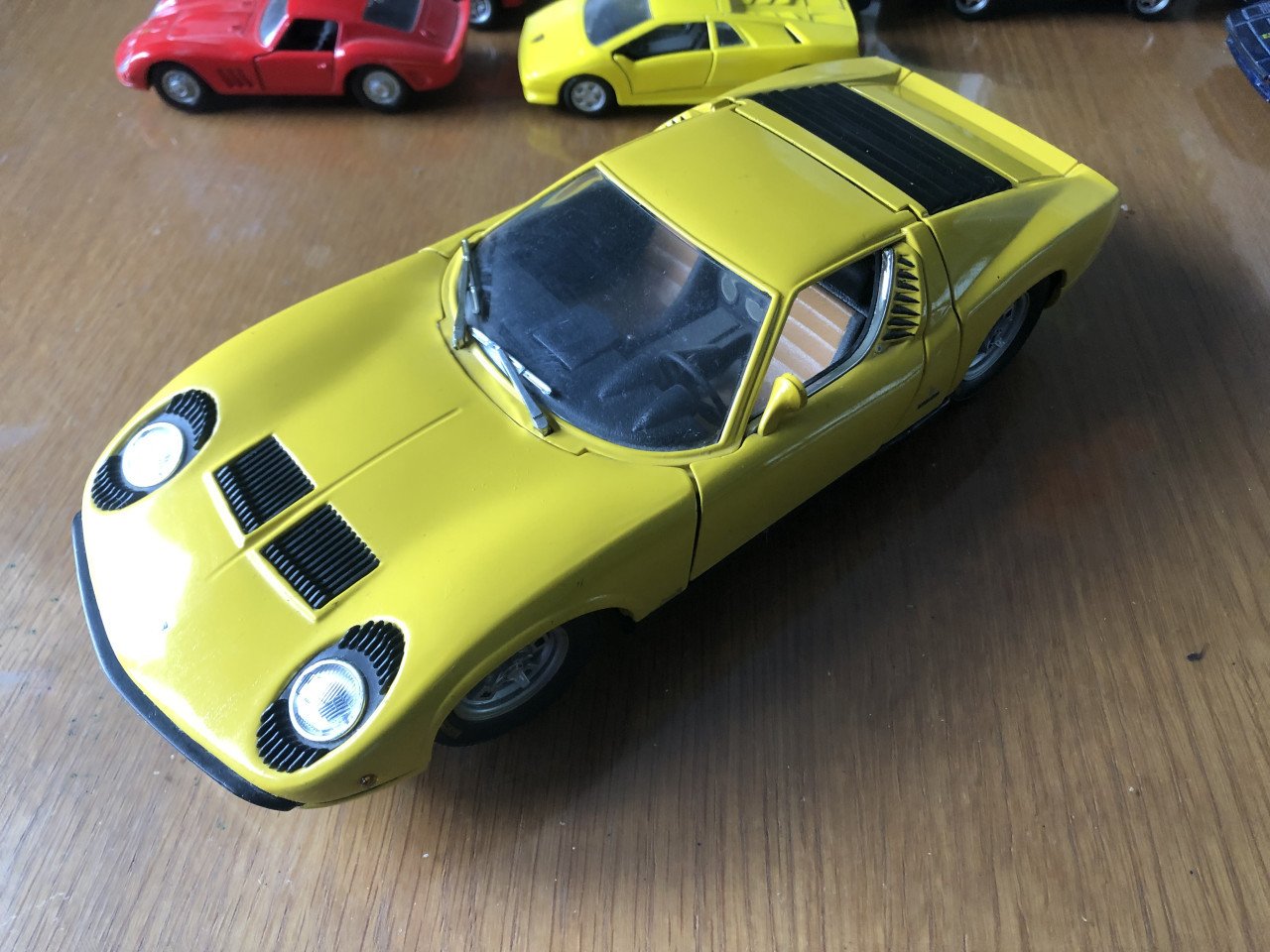 3 schaalmodel auto's ( uit de vitrine )