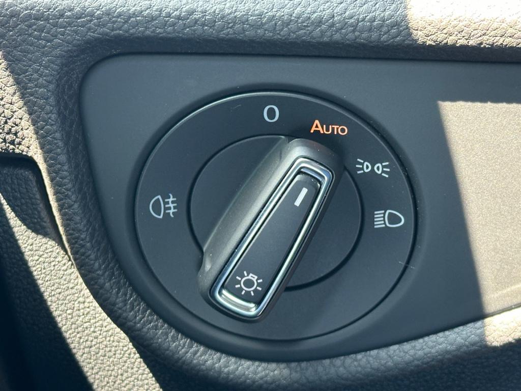 Volkswagen Touran 1.5 tsi 150pk dsg r-line highline | led | trekhaak | dode