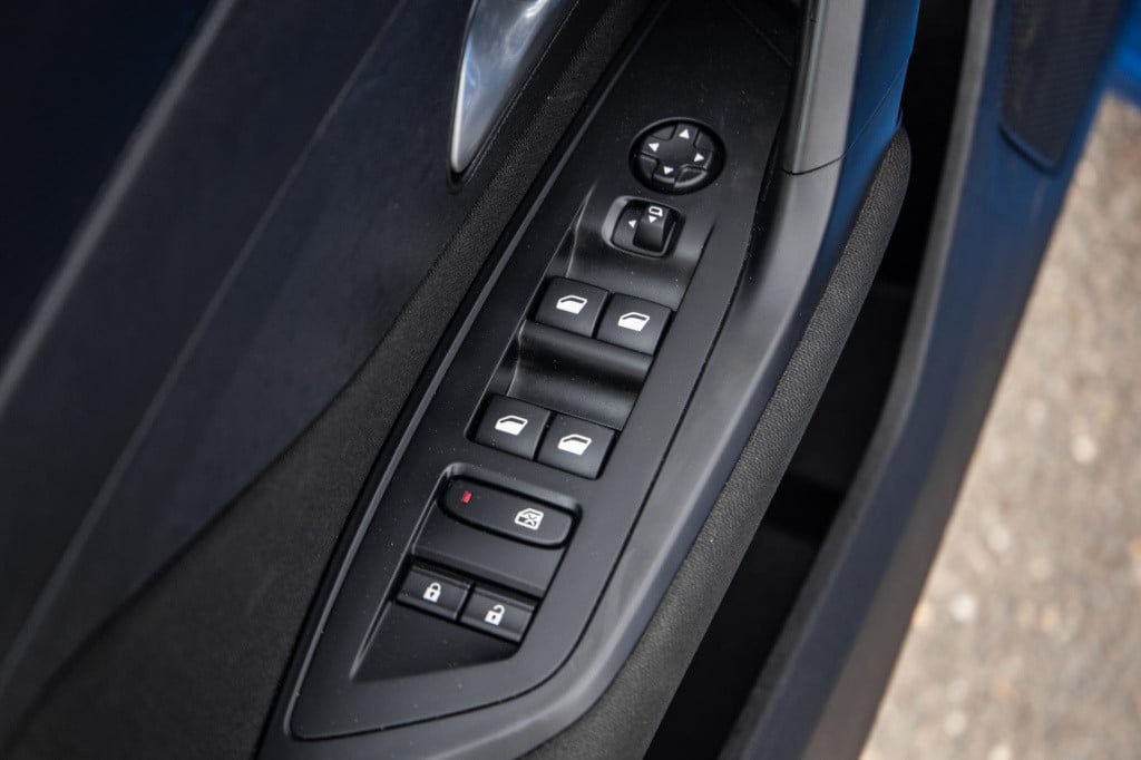 Peugeot 308 1.2 puretech active pack business airco / cruise controle / ned