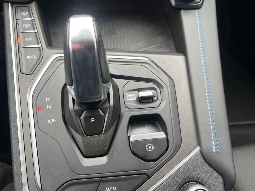 Lynk & Co 01 1.5 261pk plug in hybrid , black edition , zwarte velgen , pan