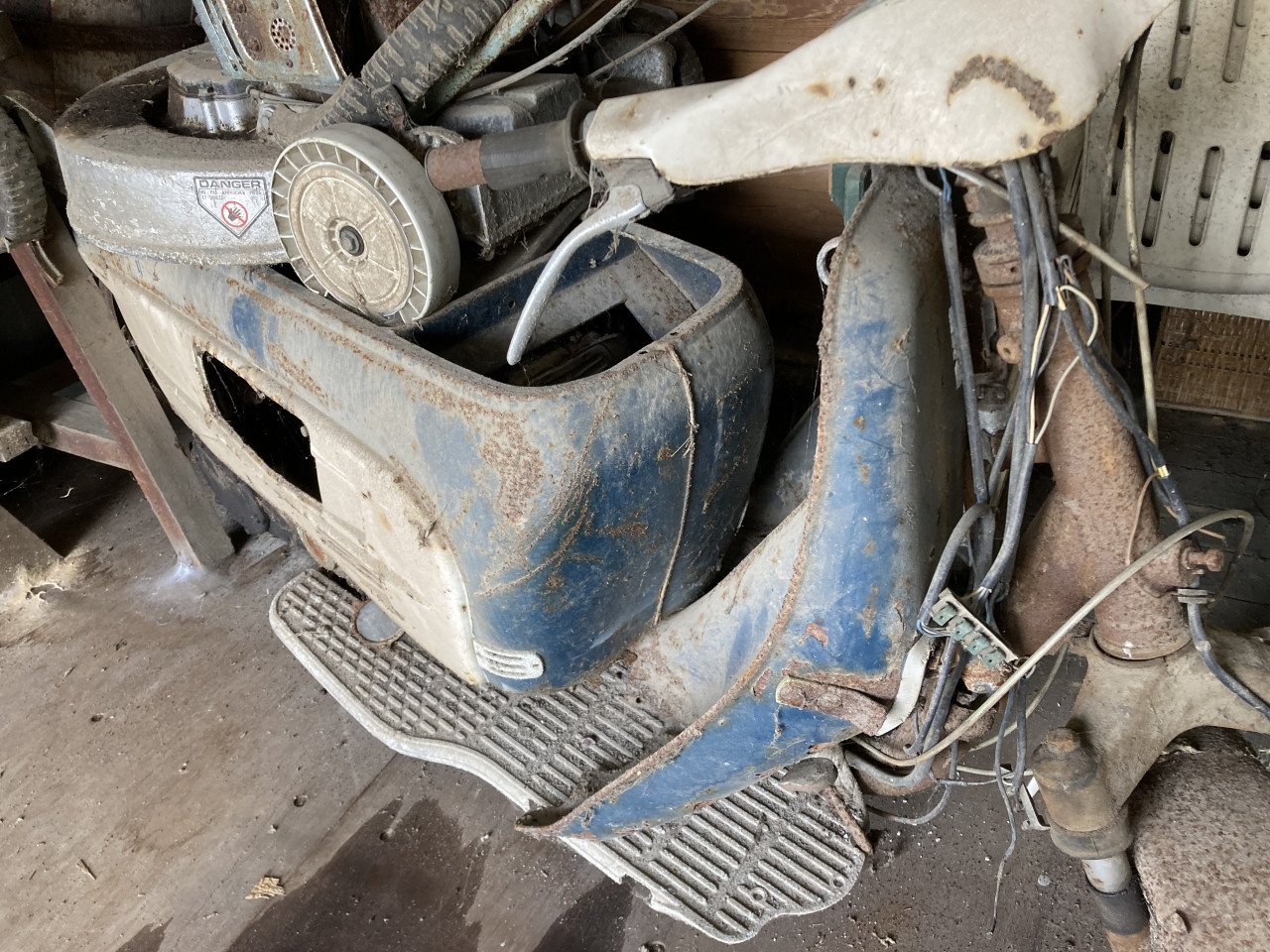 Motor scooter