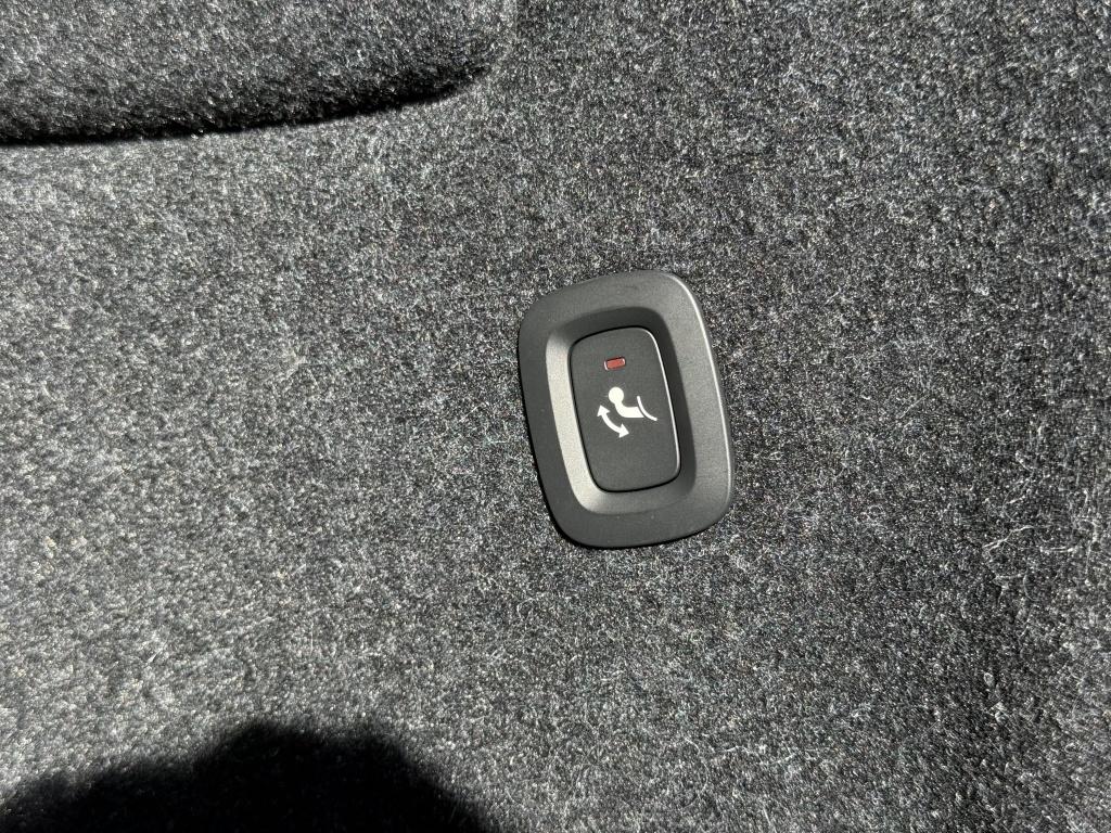 Volvo XC40 t4 211pk recharge r-design| pano| adap.cruise| trekhaak| camera