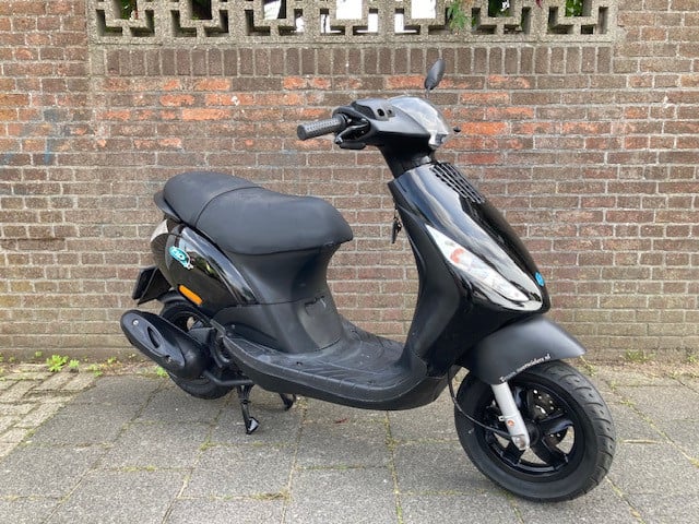 LEUKE PIAGGIO ZIP 4T SNOR VAN 1E EIGENAAR ! BOUWJAAR 2014