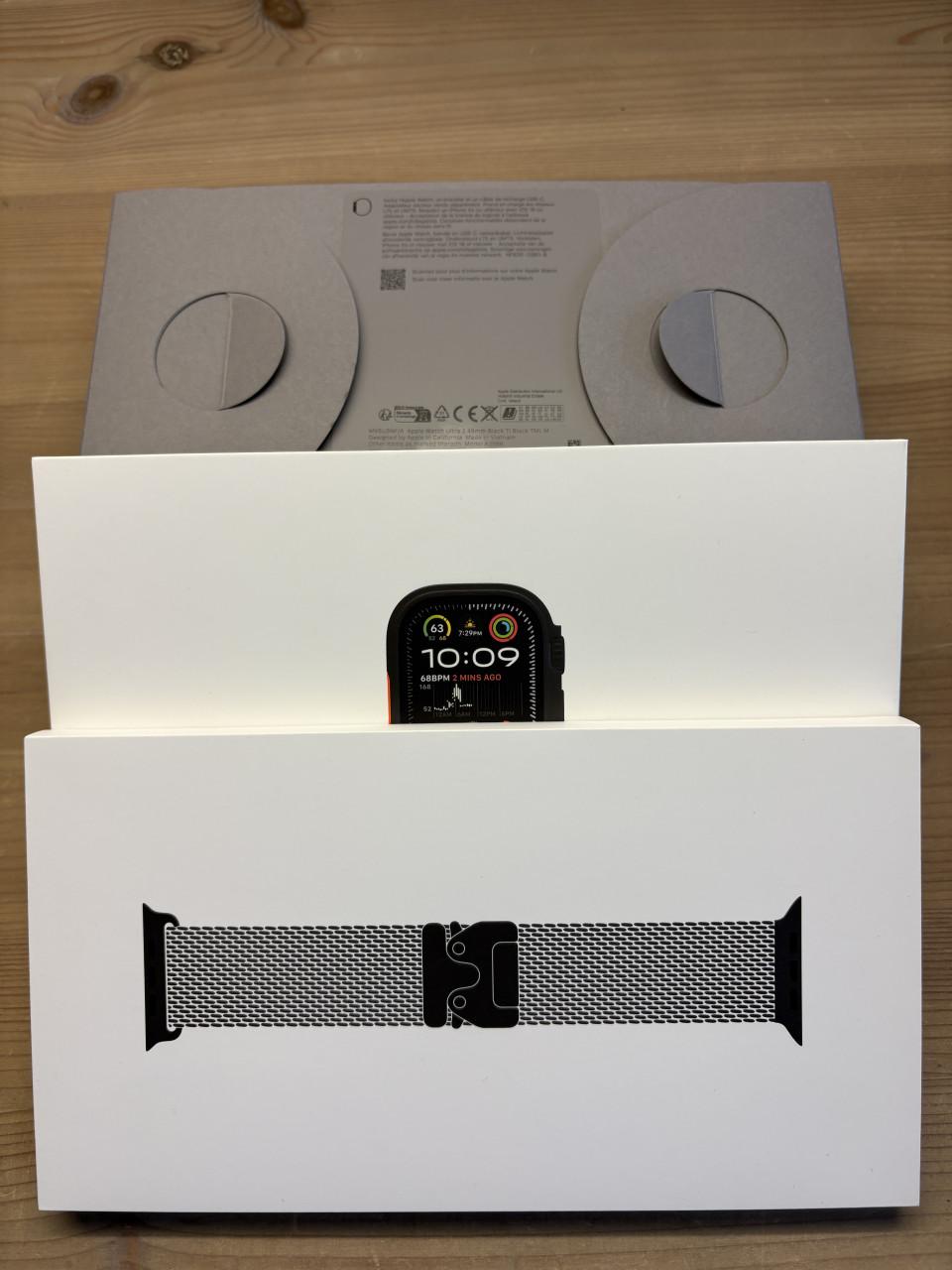 Apple Watch Ultra 2, 49 mm, Milanese Loop Carbon Neutraal 100%