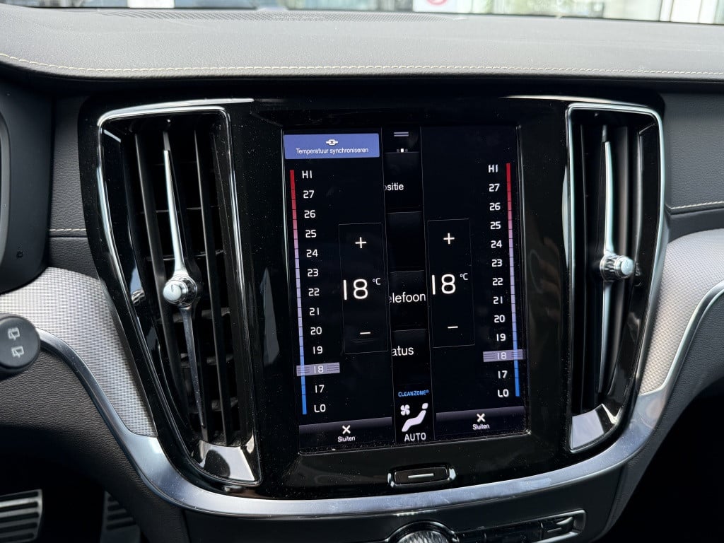 Volvo V60 t6 340pk recharge r-design| panodak| adap.cruise| 360 camera