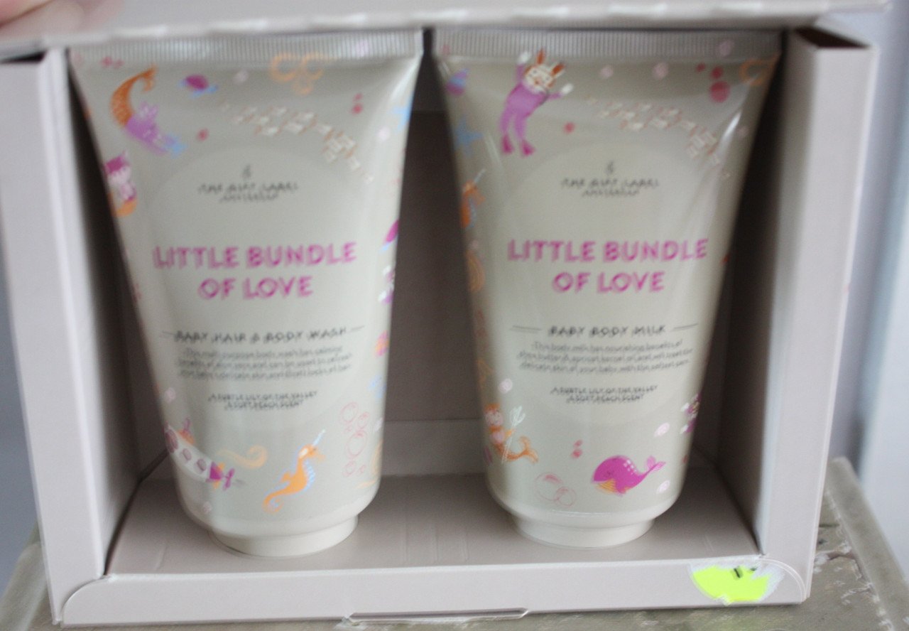 Nieuw in verpakking babypakket voor haar en body wash