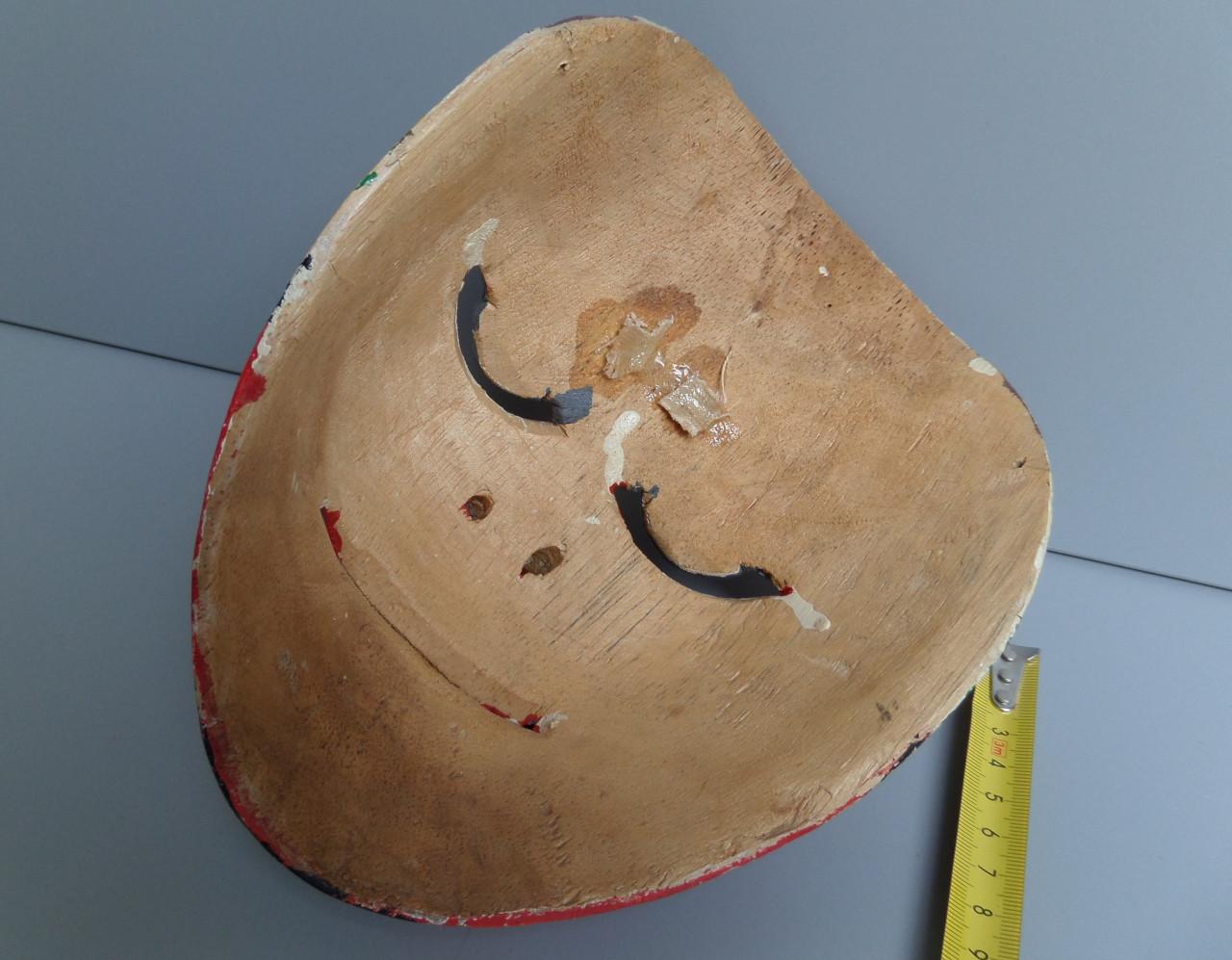 Masker uit Indonesië herkomst Bali jaren 60 vorige eeuw polychrome