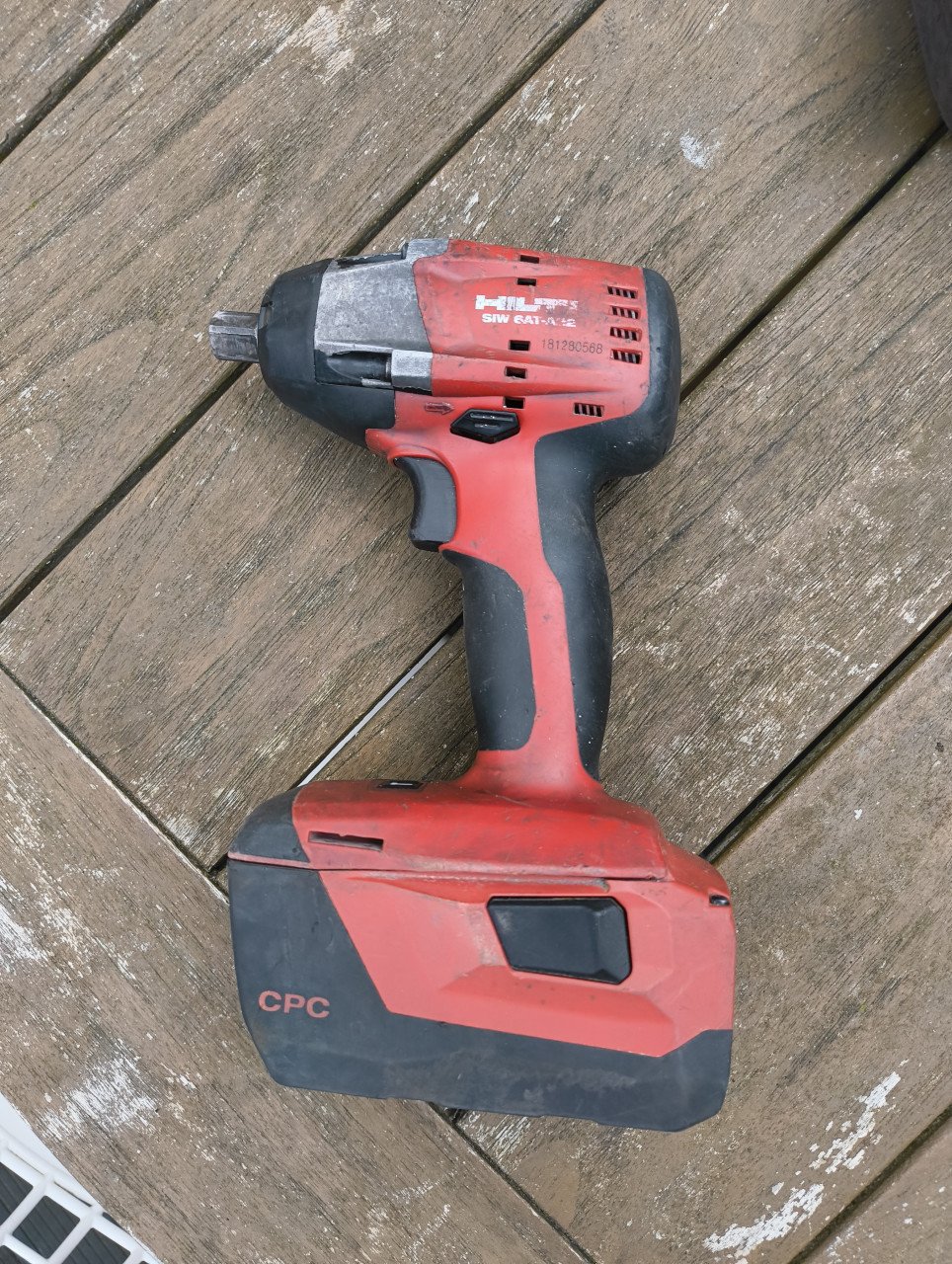 Hilti satineermachine en slagmoersleutel