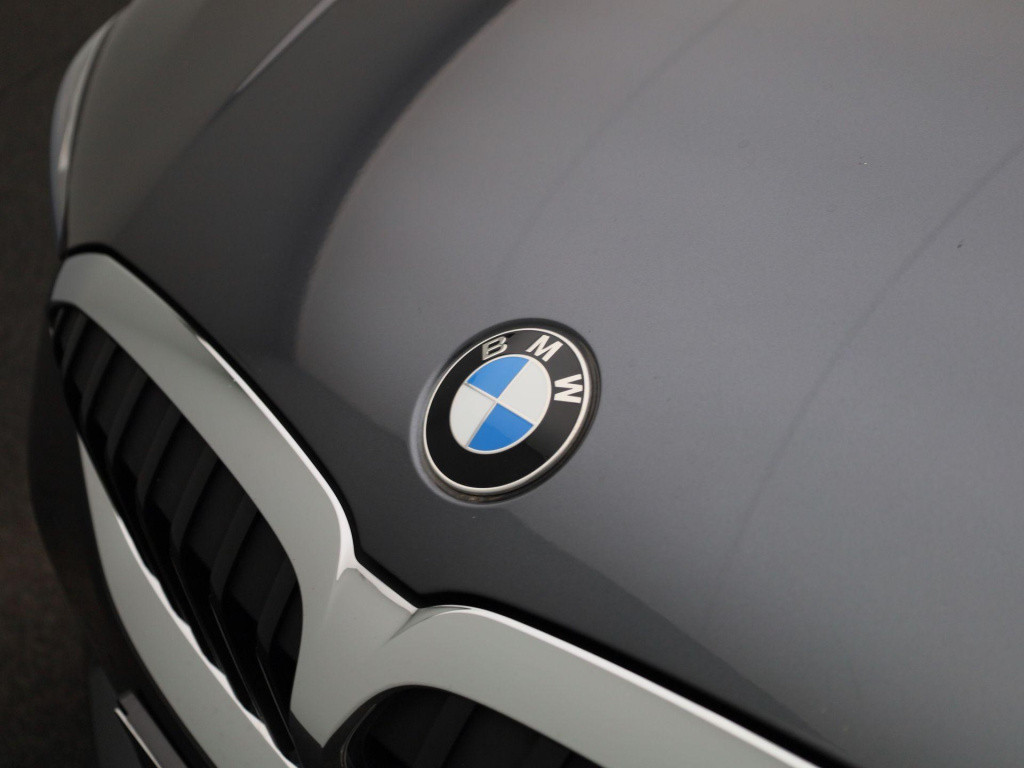 BMW 3-serie 330e | automaat | navigatie | half-leer | adaptive cruise contr