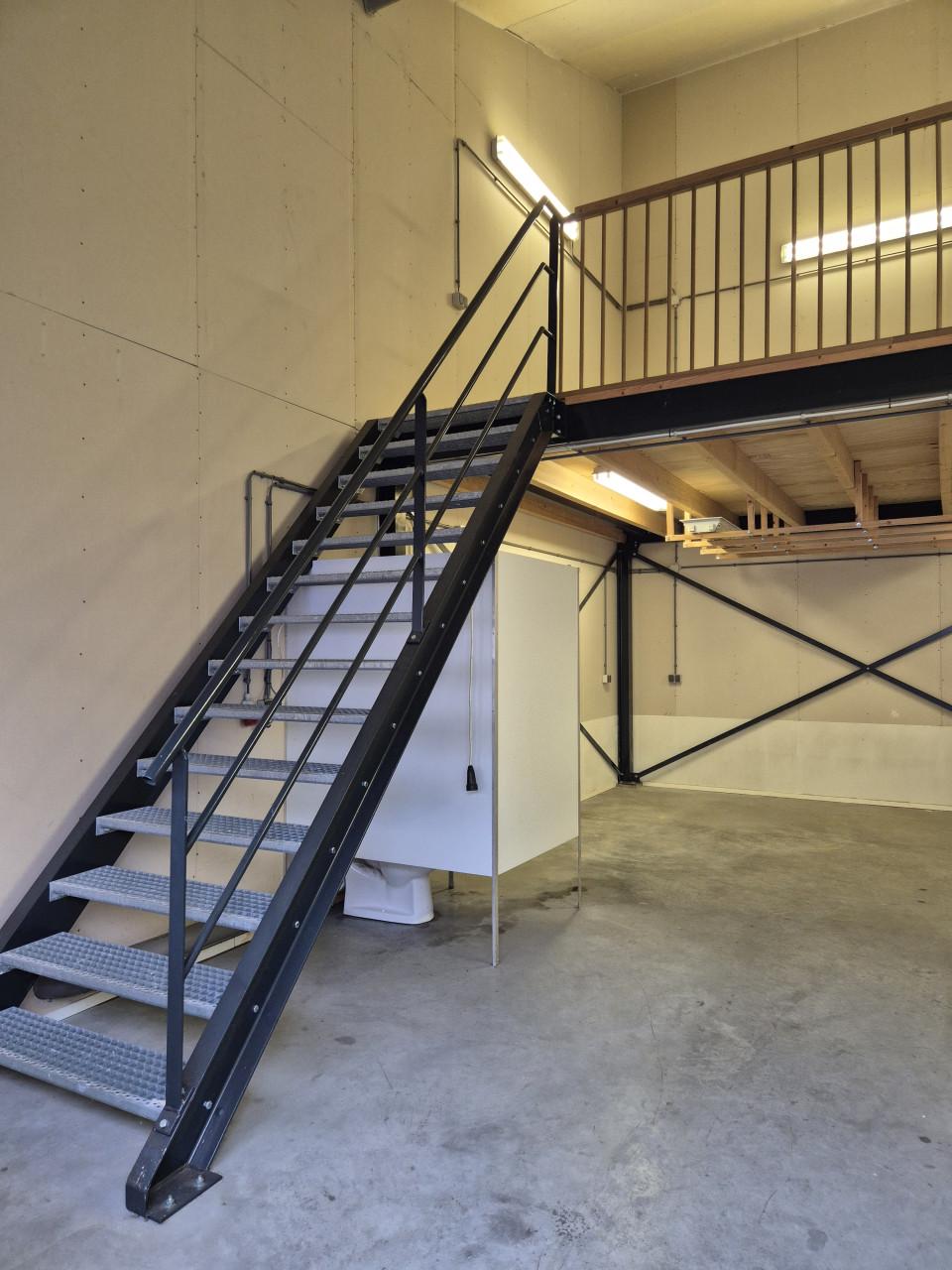 Bedrijfsruimte, opslag, Kantoor te huur