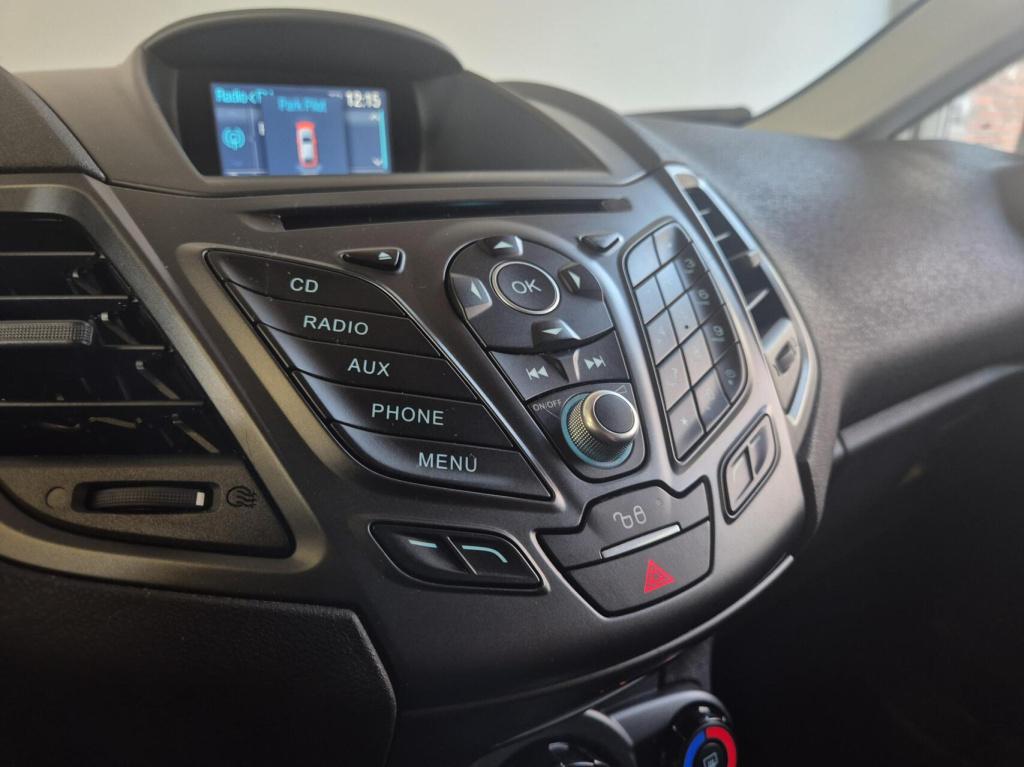 Ford Fiesta 1.25 / nieuwe db riem / parkeersensoren / stoelverwarming
