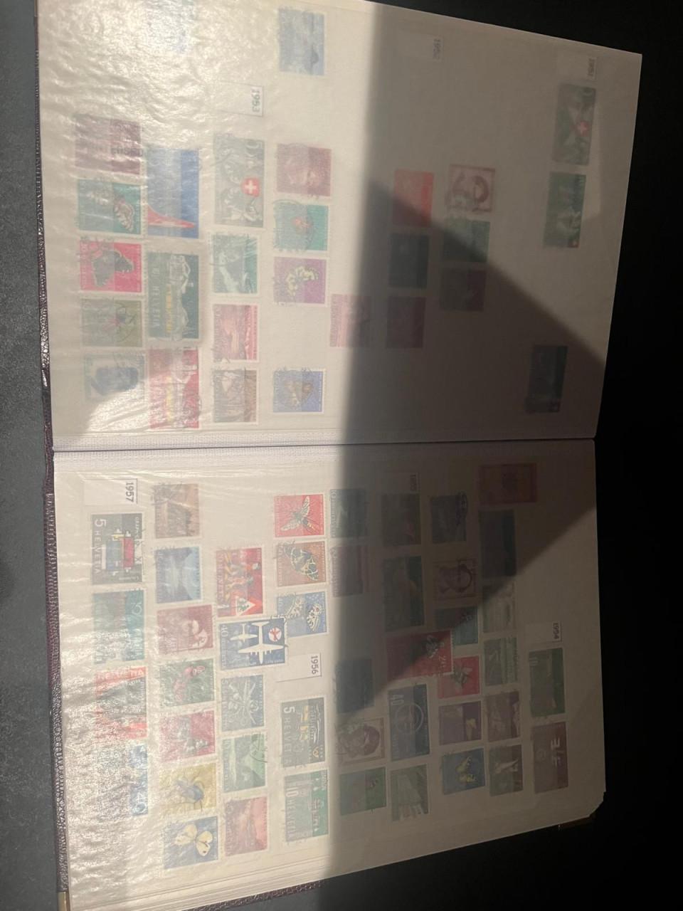 Kleine collectie Zwitserland in mooi album met gaaf blok!