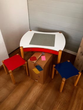 LegoDuplo speeltafel met 2 krukjes