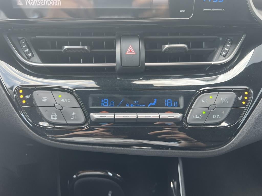 Toyota C-hr 1.8 hybrid executive | all-seasonbanden | dealeronderhouden