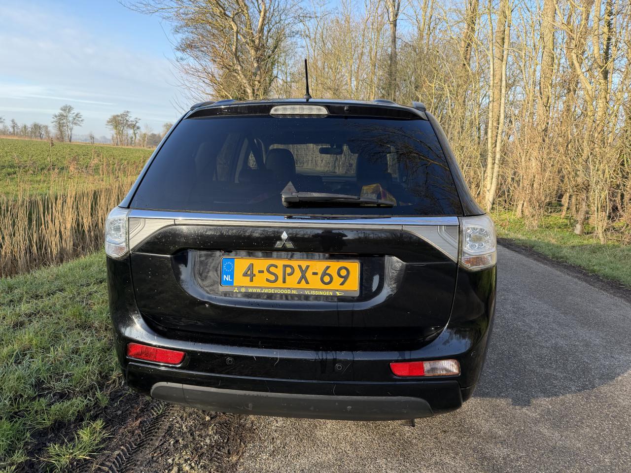 Mitsubishi Outlander 2.0 DOHC MIVEC PHEV 203 pk 4WD Plug-in hybride 2013