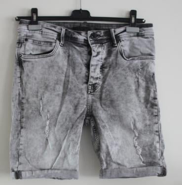 Grijze  korte broek maat L