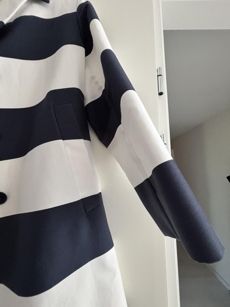 Max Mara blazer halflang wit met blauw