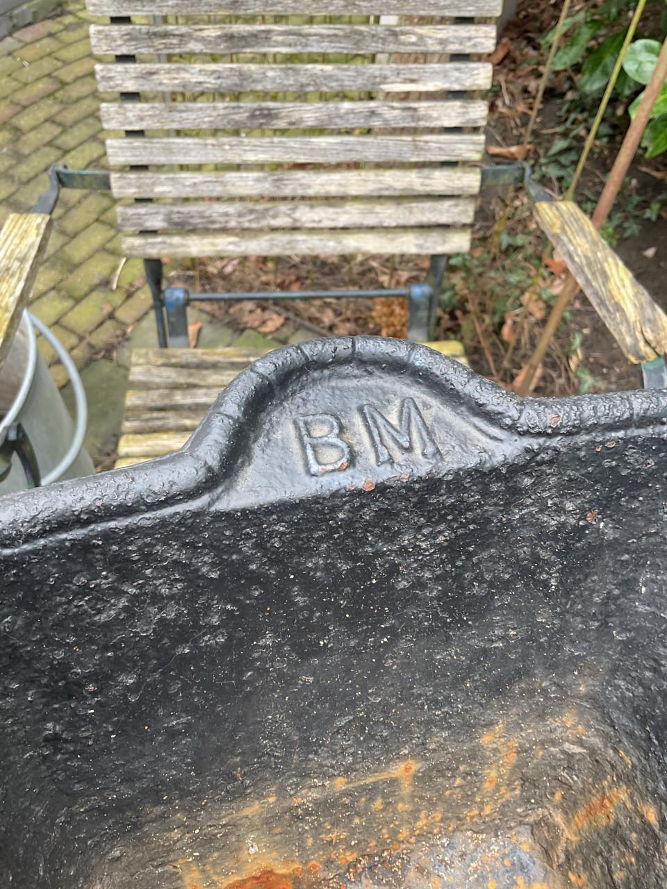 Gietijzeren kolenbak