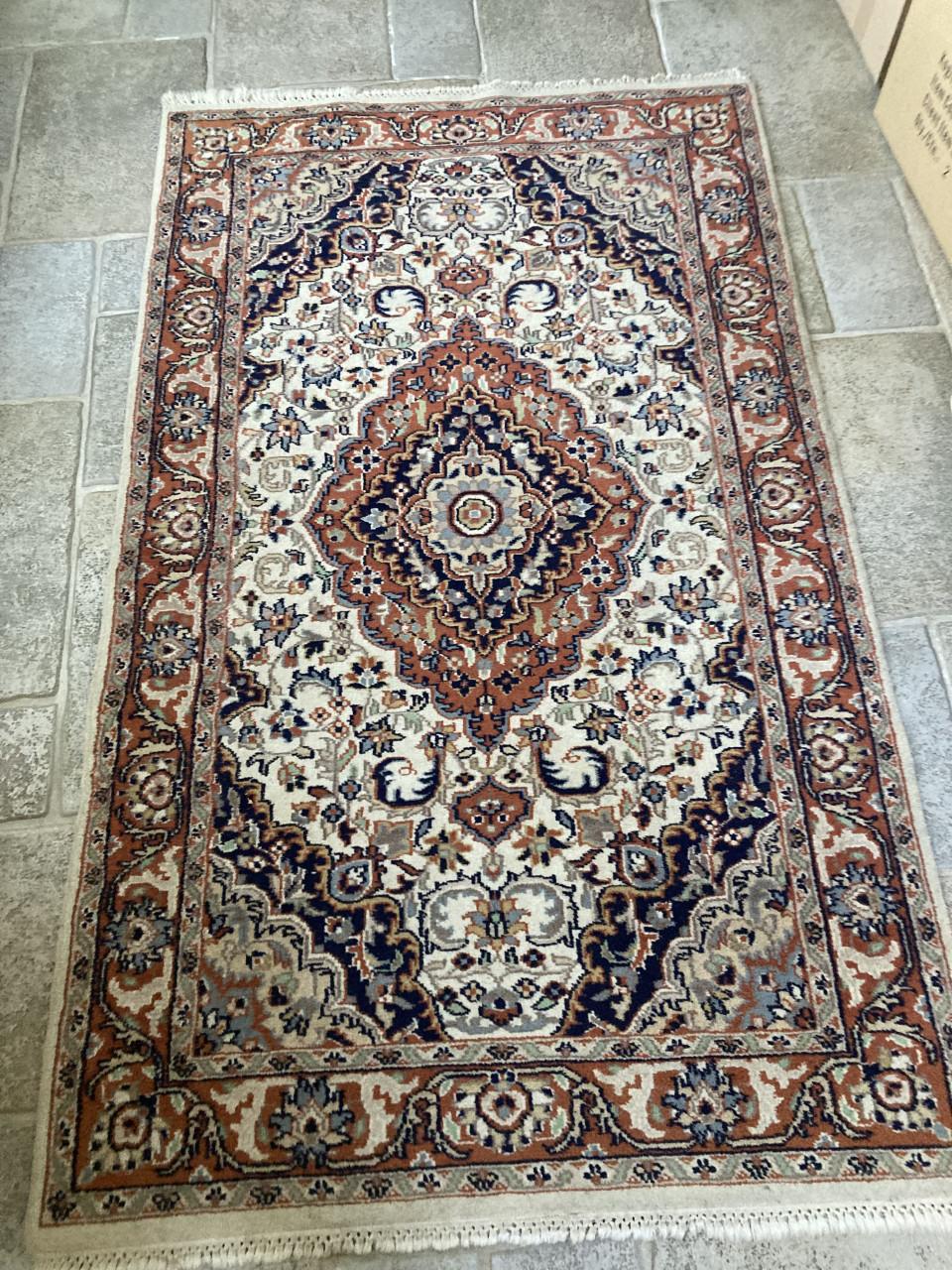 Perzisch tapijthandgeknoopt