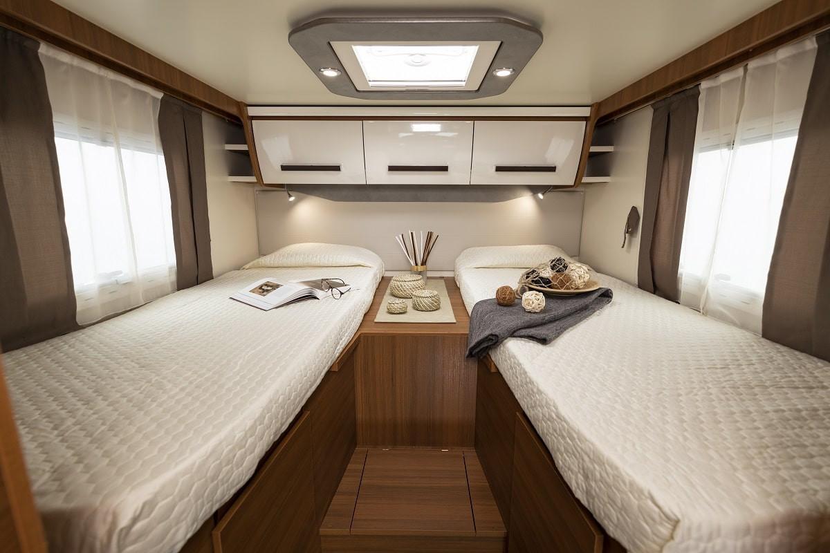 Elnagh Baron 573  - Half-integraal camper, 12 maanden garantie!