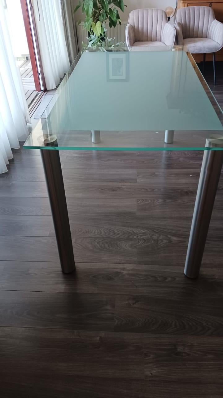 Glazen eettafel