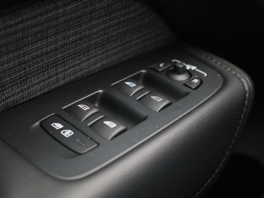 Volvo XC60 2.0 t6 plug-in hybrid awd core bright | long range | navigatie |