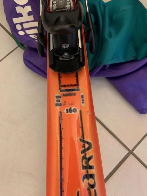 Carve Atomic skies met tas en schoenen