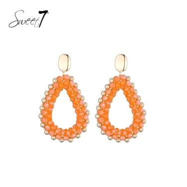 Oorbellen met oranje kralen en een goudkleurige rand