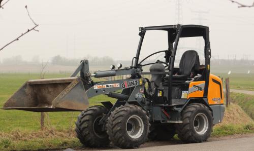 Shovels/wielladers te huur!