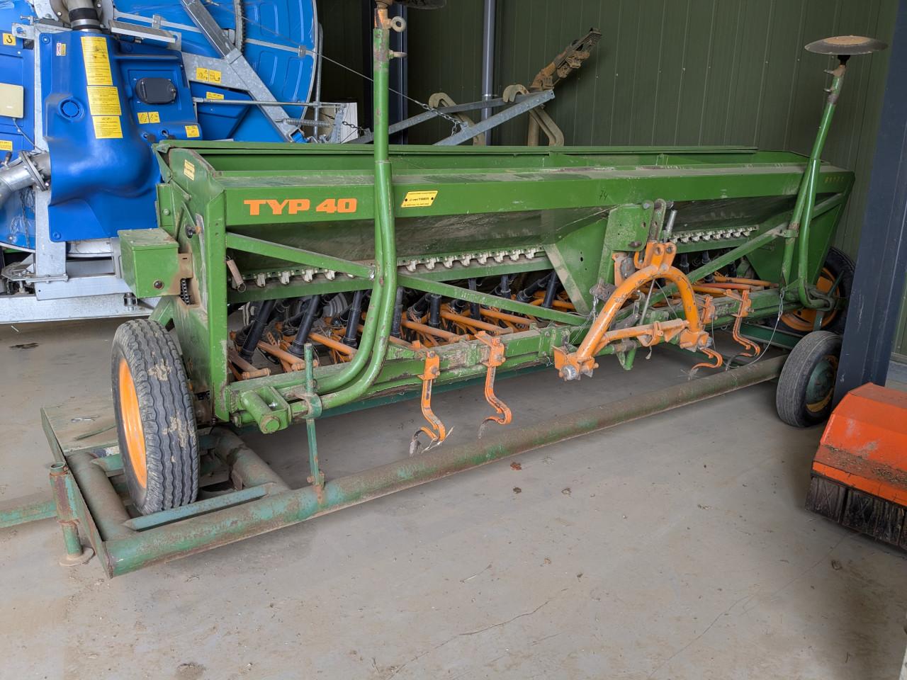 Amazone zaaimachine op kar 4 meter