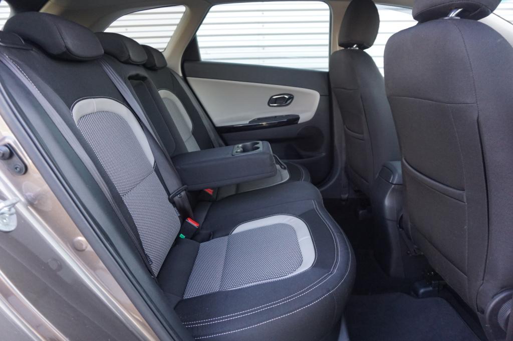 Kia Cee'd sportswagon 1.6 gdi businessline climate / navi / cruise / camera