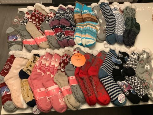 Partij super leuke fluffy huissokken. ( partij 237)