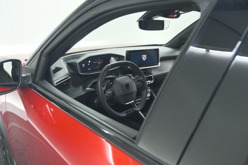 Peugeot 2008 puretech 130 eat8 gt | 360 camera | dodehoekdetectie | navigat