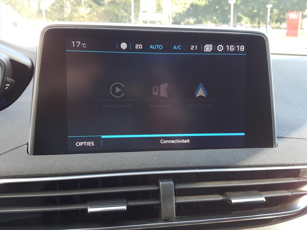 Peugeot 3008 1.2pt 130pk allure trekhaak | navi | apple carplay & android a
