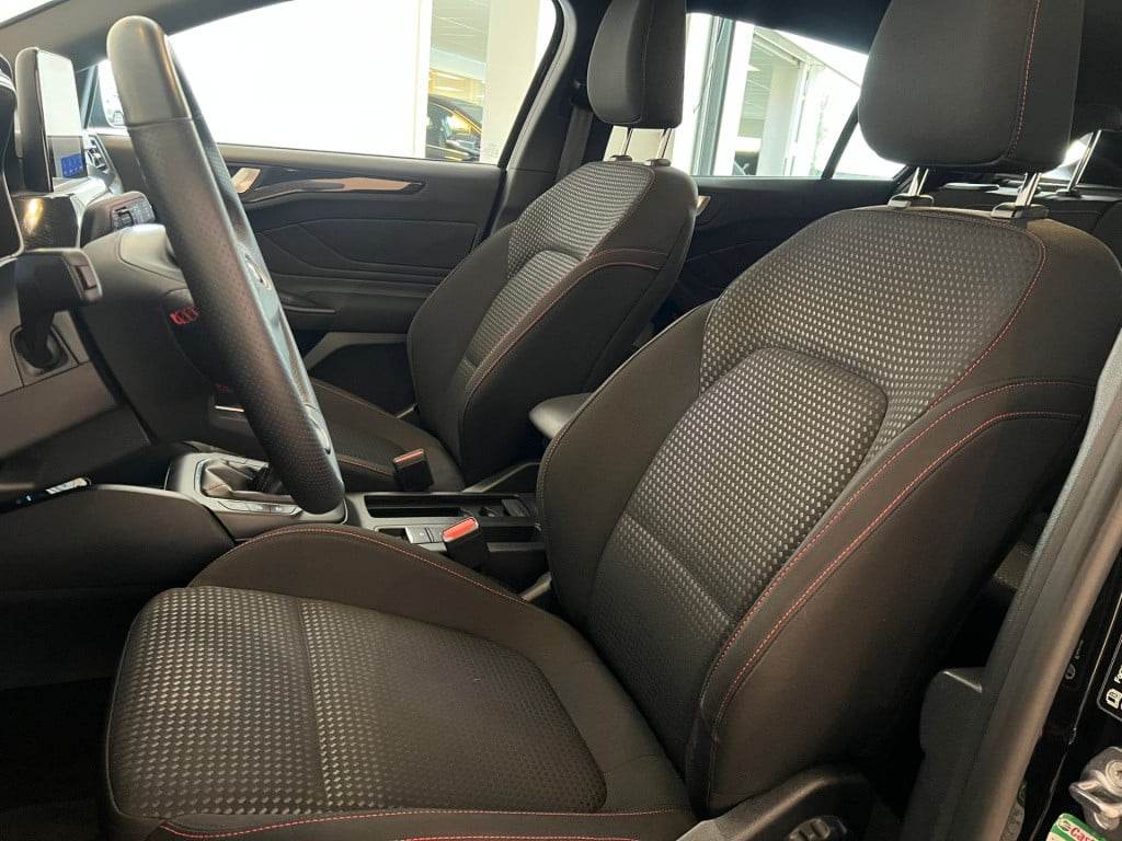 Ford Focus wagon 1.0 ecoboost hybrid st line business