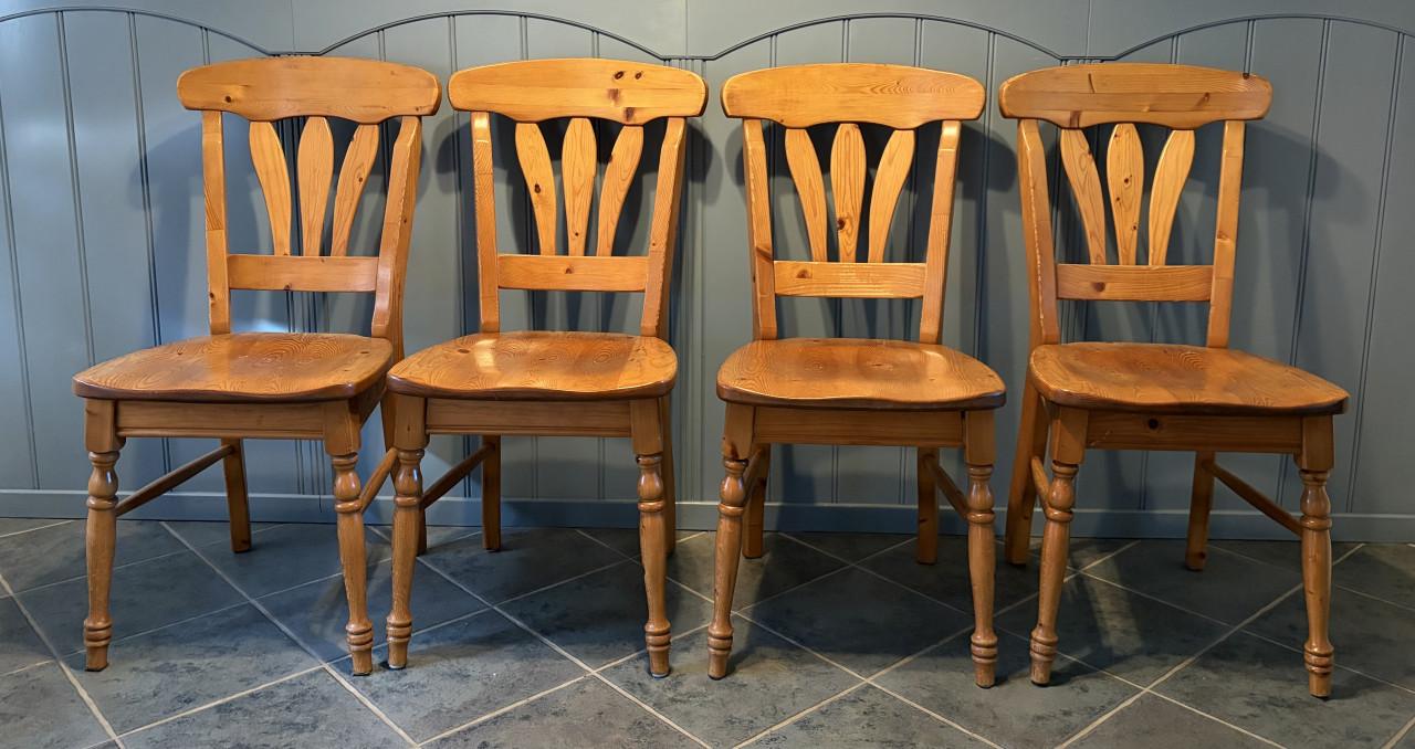 Massief grenen stoelen (4)